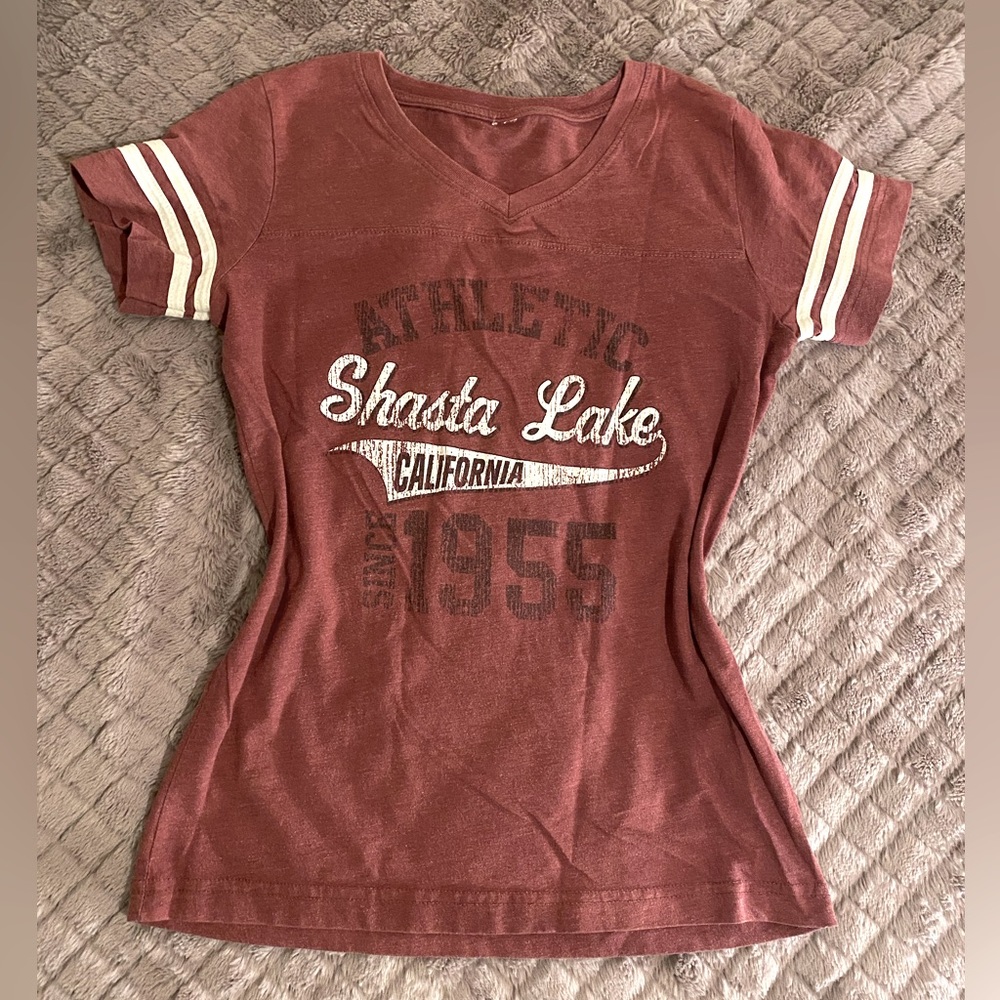 Shasta lake red v-neck t-shirt